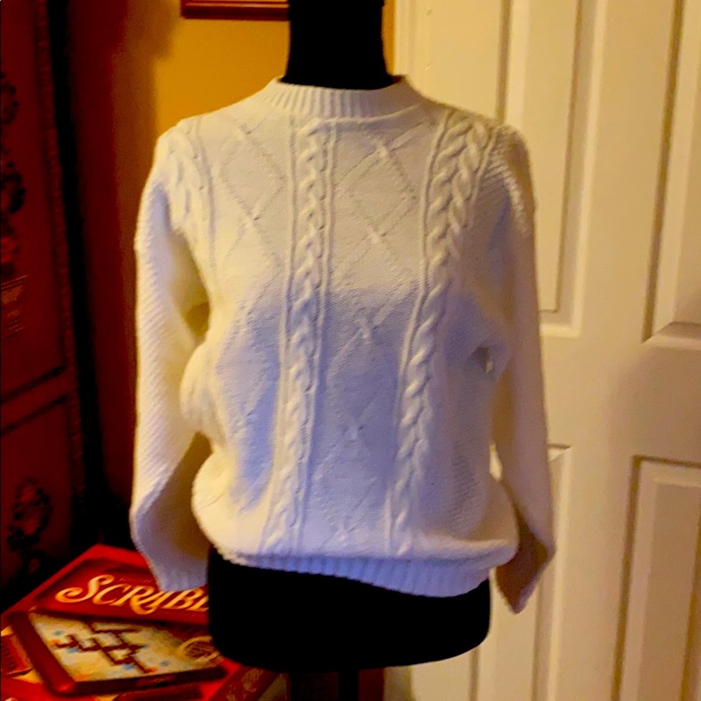 White sweater size 14-16 never worn